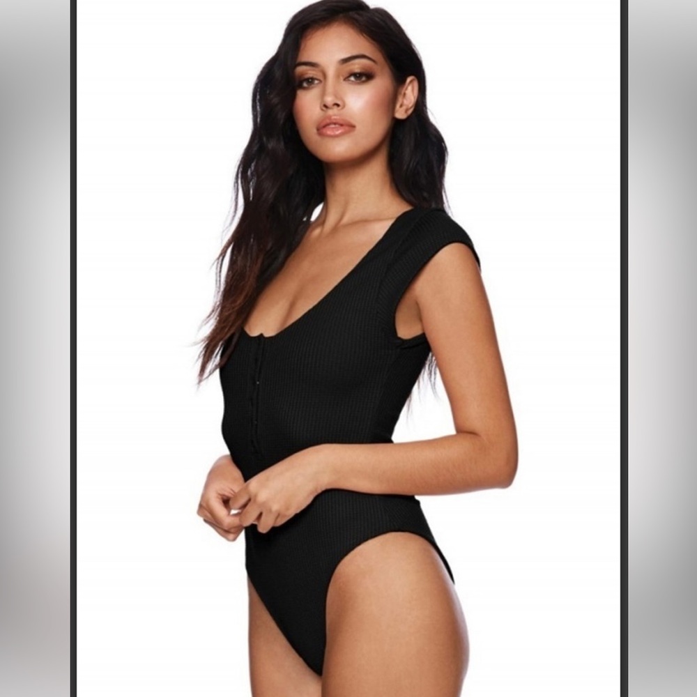 Beach Bunny One Piece🐇